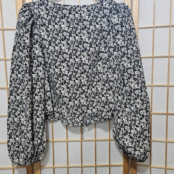 Levi's Embry Tie Front Blouse - Picture 3 of 3